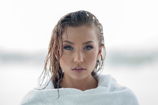 Nicole Mejia - Miami Rain - Van Styles