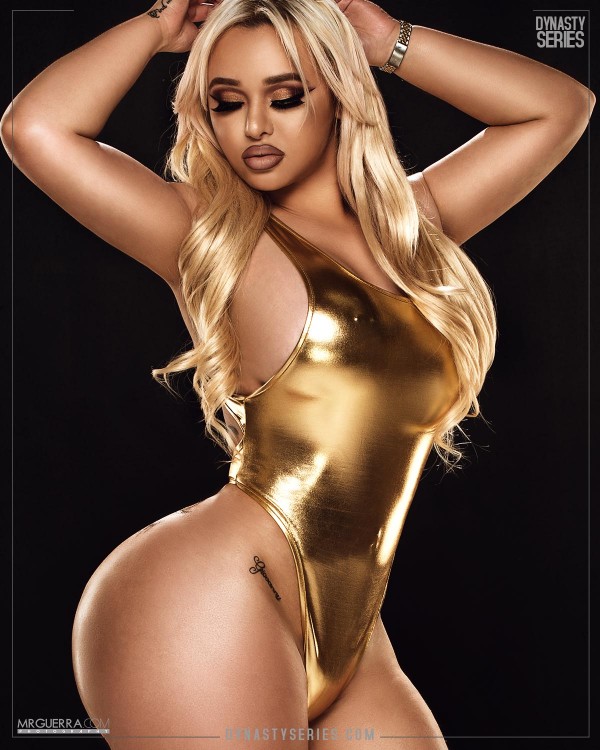 Ms. Curves: Solid Gold - Jose Guerra