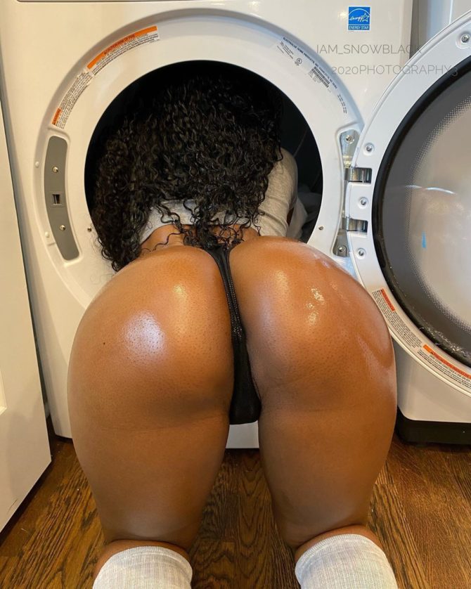 Snow Black @iam_snowblack: Laundry Day – 2020 Photography